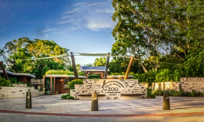 Photo of the ticket hut at zoo entry with a family purchasing tickets 